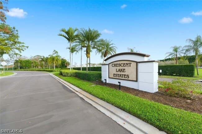 Building Photo - 9570 Crescent Garden Dr
