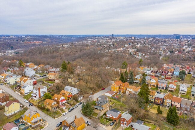 Building Photo - Available now! STUNNING 3-BEDROOM / 2-BATHROOM home in CARRICK!  SECTION 8 ACCEPTED!