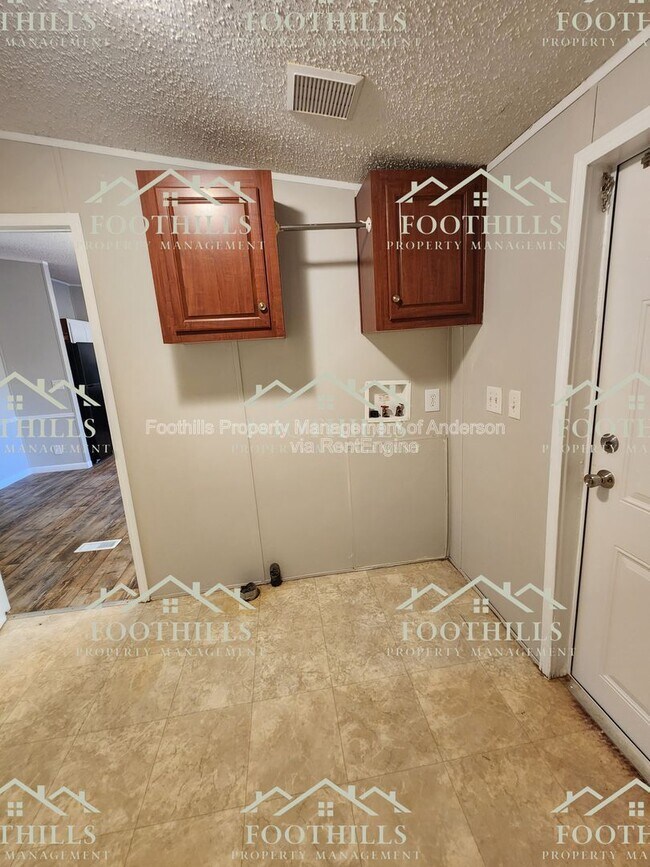 Building Photo - 240 Latham Dr