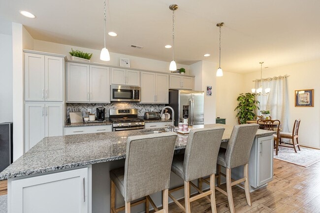 Building Photo - Gorgeous and Modern Home Available