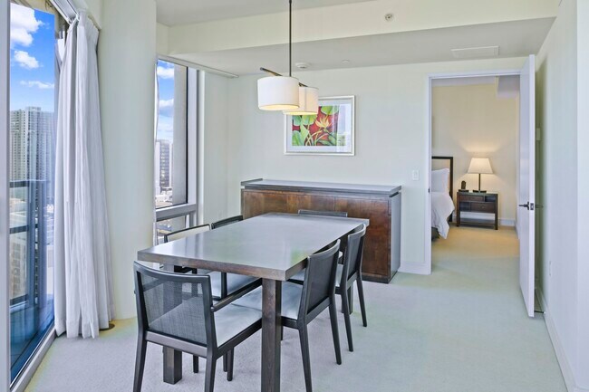 Building Photo - 223 Saratoga Rd