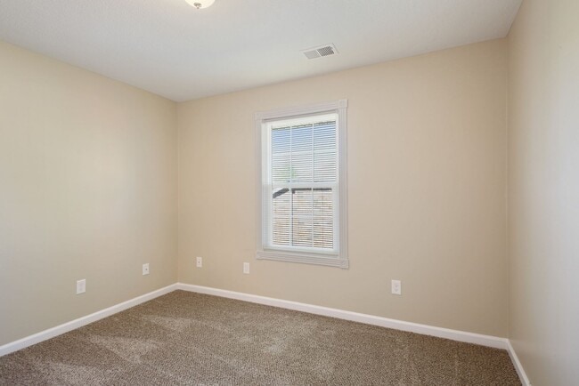 Building Photo - All one level, all electric Duplex in Oak ...