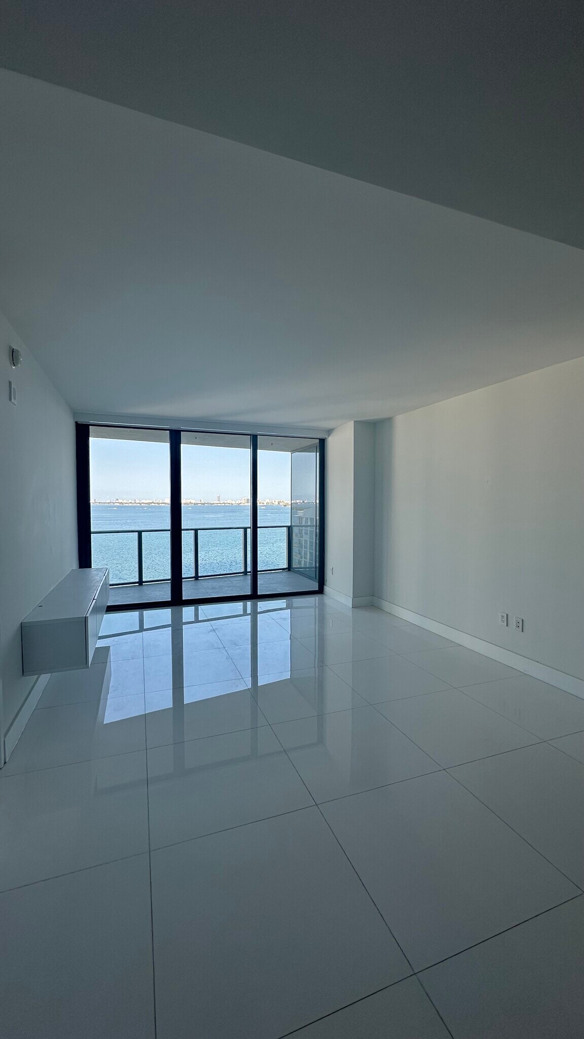Building Photo - 808 Brickell Key Dr