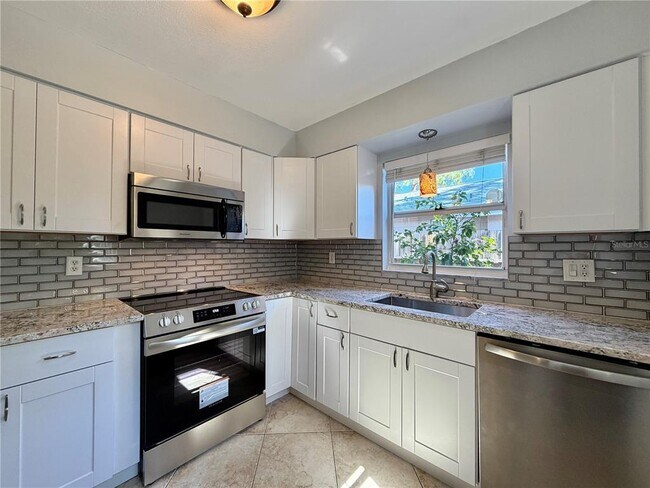 Building Photo - 510 81st Ave N