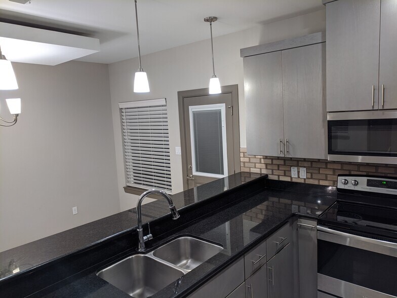 Building Photo - 4012 Whitewing Ave