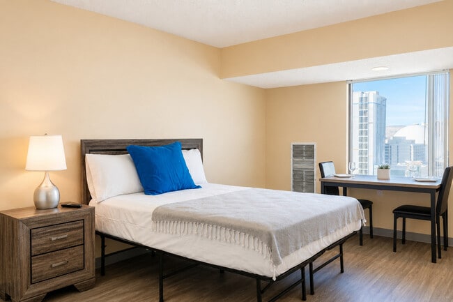 Studio, 1BA - 315 Sq Ft - Siegel Suites Virginian