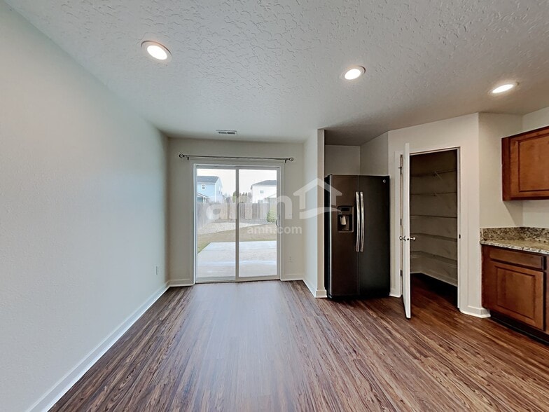 Building Photo - 40 N Amanda Dr