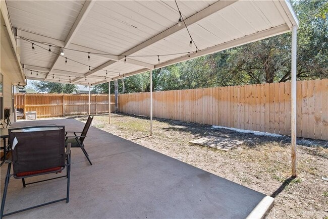 Building Photo - 23 Violet Ave