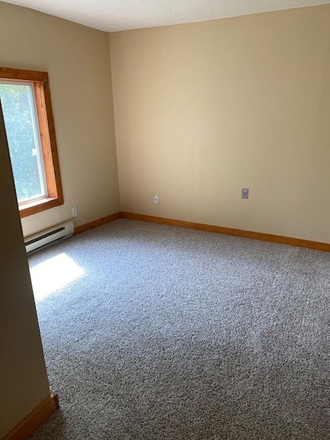 Building Photo - 3 Bedroom 1 Bathroom Single Family Home in...