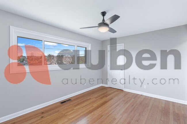 Building Photo - 4430 Lilac Ln