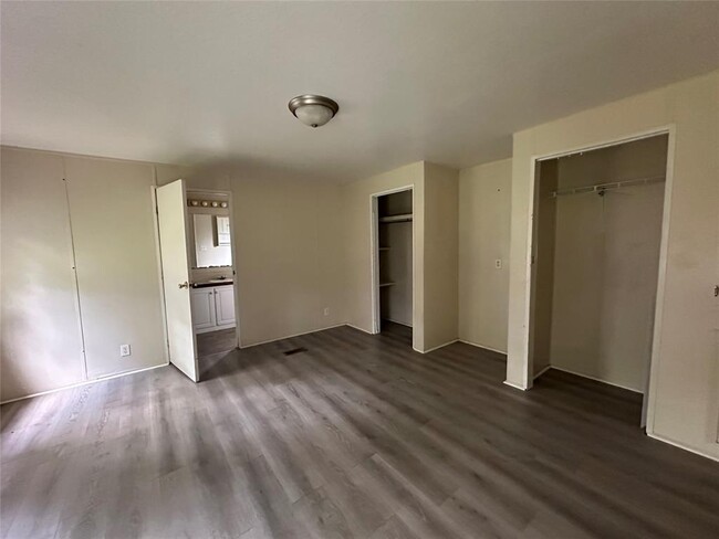 Building Photo - 453 S Cyn Dr