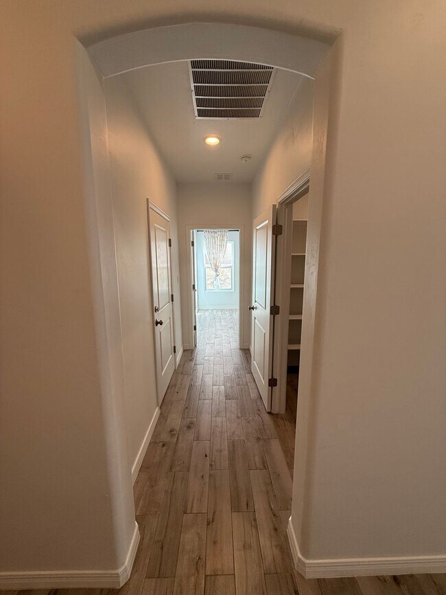 Building Photo - Beautiful home in Sonoma Springs! 4bed, 2.5 baths