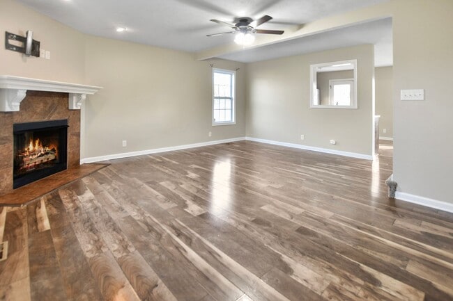 Building Photo - Pet Friendly Three Bedroom!