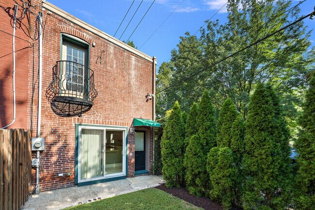 Building Photo - 1516 N Clayton St