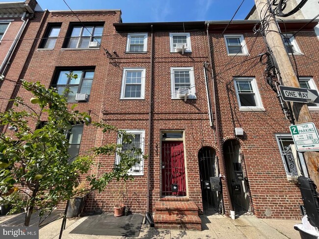 Building Photo - 233 Brown St