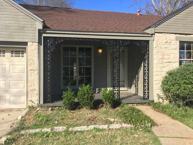Building Photo - 2/1 Fenced Yard KISD