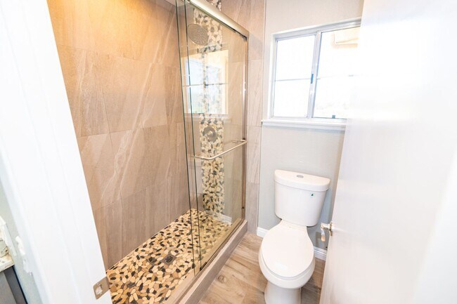 Building Photo - 2BR/2.5BA Townhome with garage - READY NOW!
