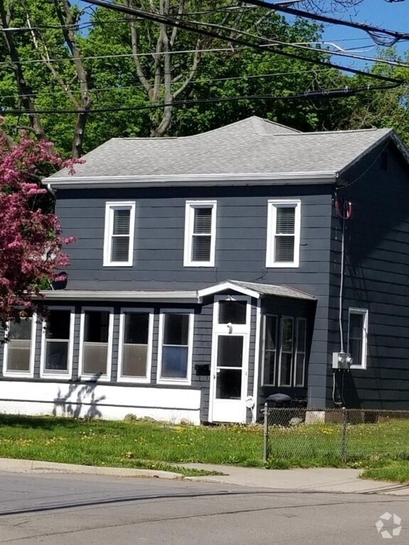 Building Photo - 900 Oak St
