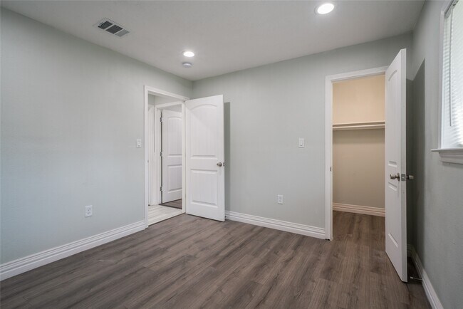 Building Photo - 7115 Shady Moss Ln