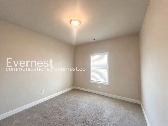 Building Photo - 8395 Loch Lomand Ln