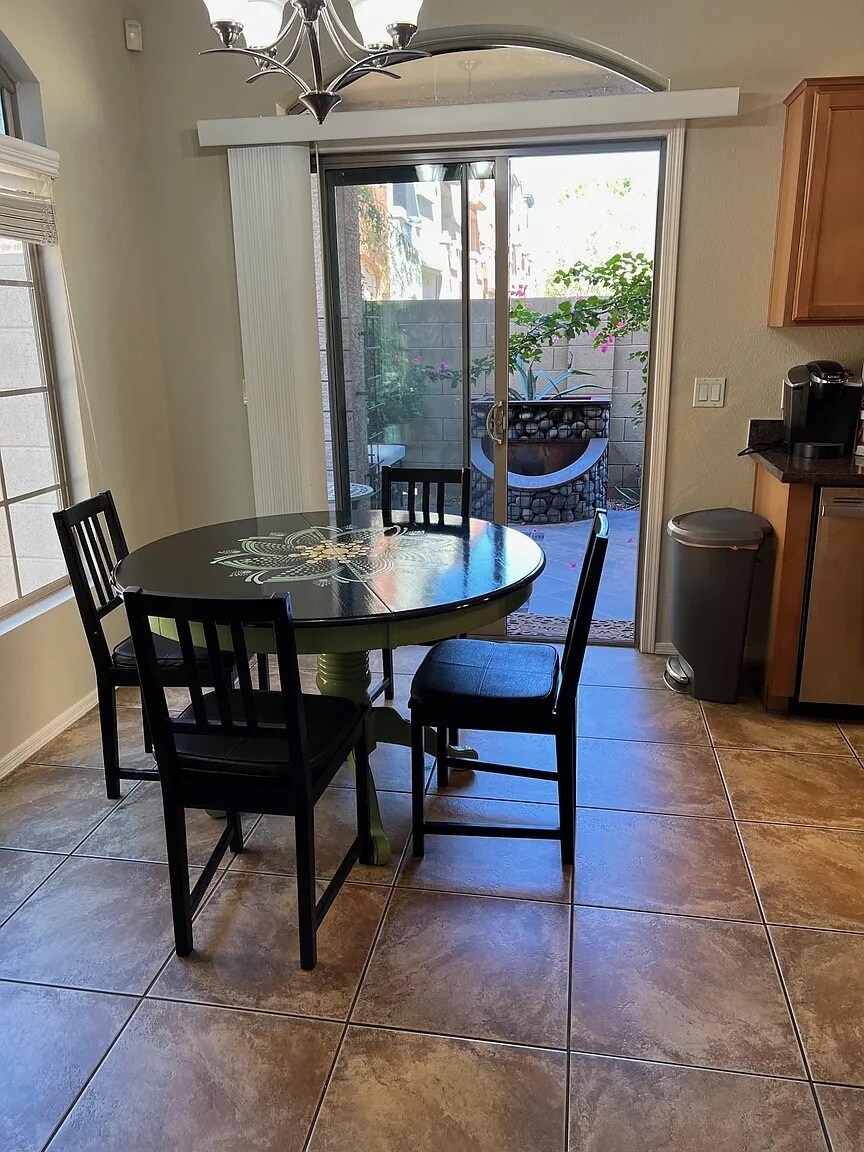 Dining Area - 2402 E 5th St
