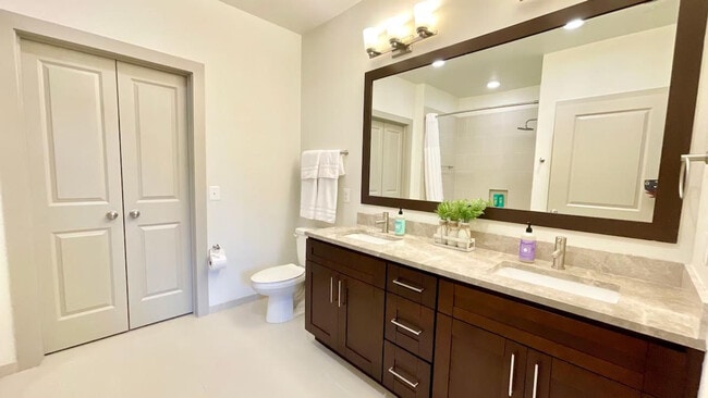 Building Photo - 7480 Carriage Hills Dr