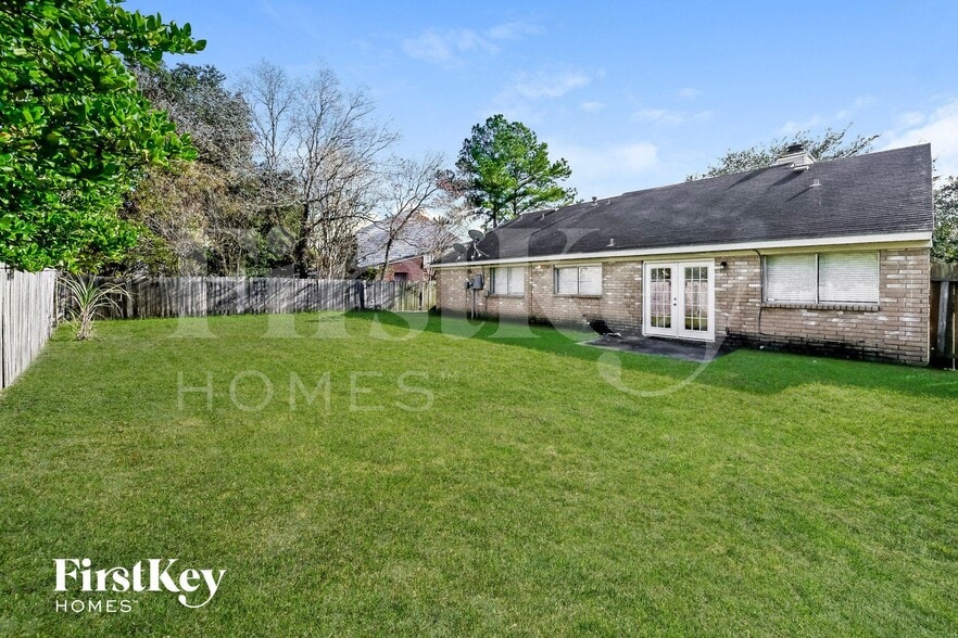 Building Photo - 17914 Holly Forest Dr