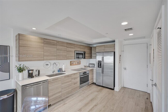 Building Photo - 121 NE 34th St