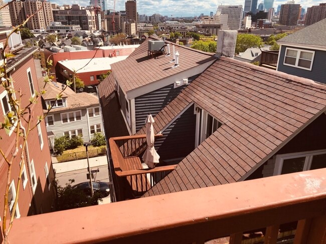 Building Photo - 8-8 Sunset St