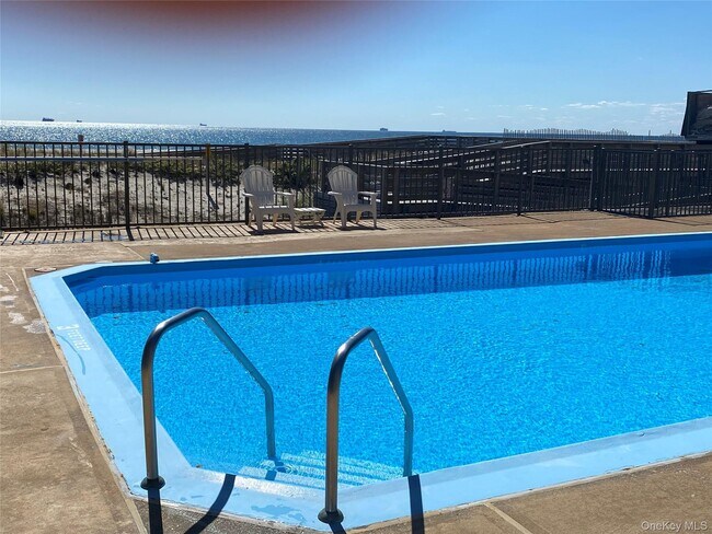 Building Photo - 750 Shore Rd