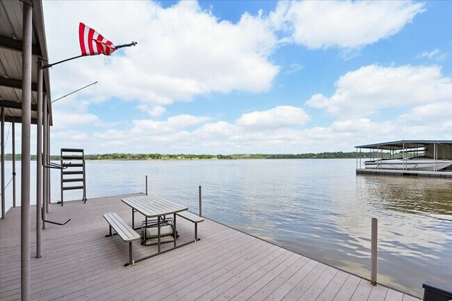 Building Photo - 1115 Red Bud Dr