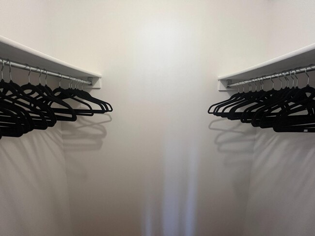 Building Photo - 1600 N Oak St