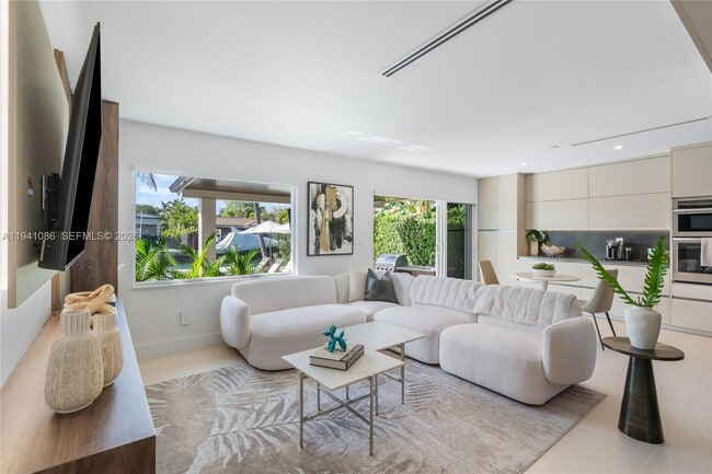 Building Photo - 7810 Hawthorne Ave