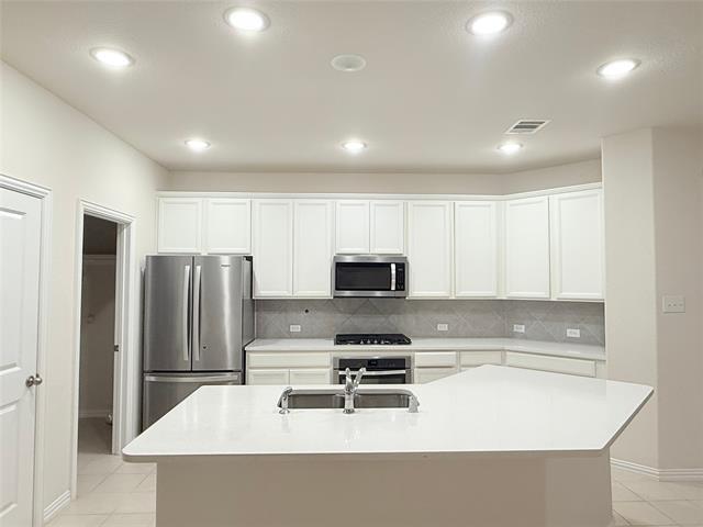 Building Photo - 2059 Avondown Rd