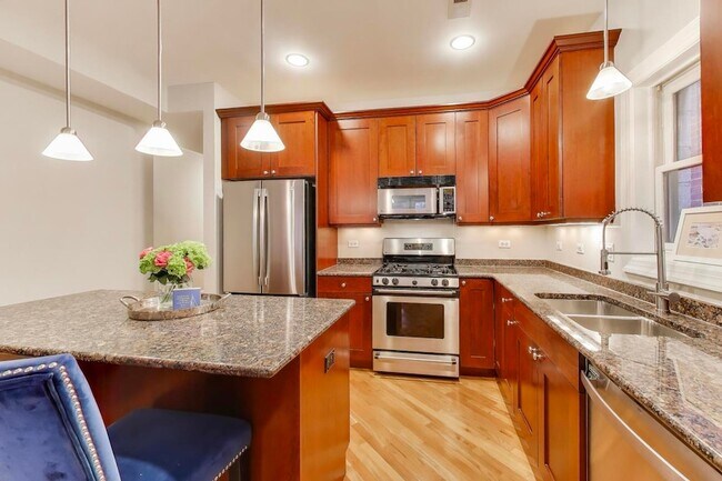 Building Photo - 1529 N Mohawk St