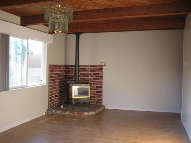 Building Photo - 335 Raffetto Dr