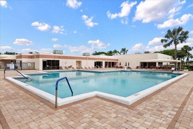 Building Photo - 4734 Lucerne Lakes Blvd E