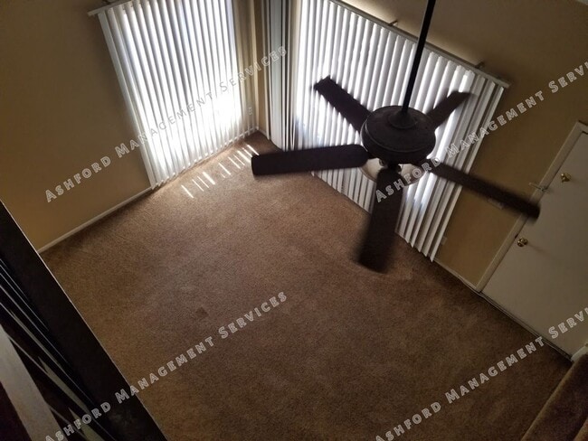 Building Photo - 2 STORY TOWNHOME WITH ATTACHED GARAGE WATER INCL