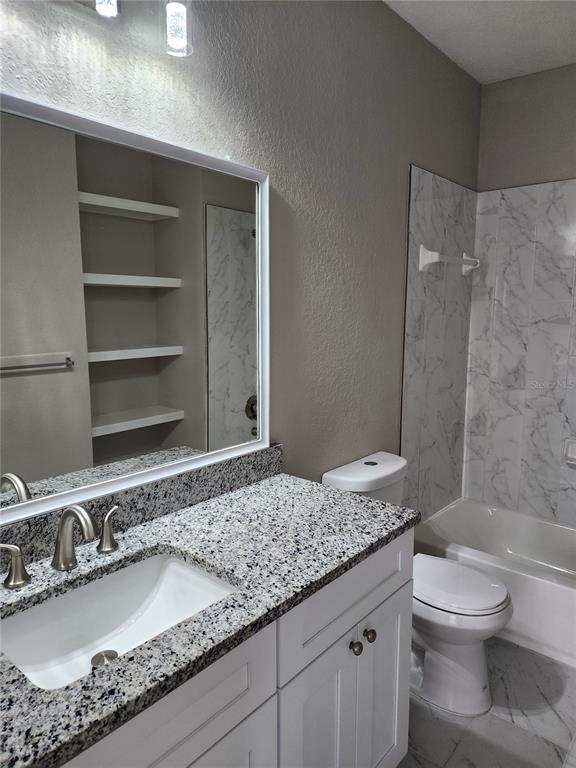 Building Photo - 9401 Crescent Loop Cir