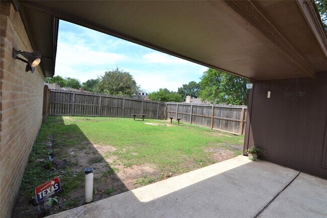 Building Photo - 15927 Tumbling Rapids Dr
