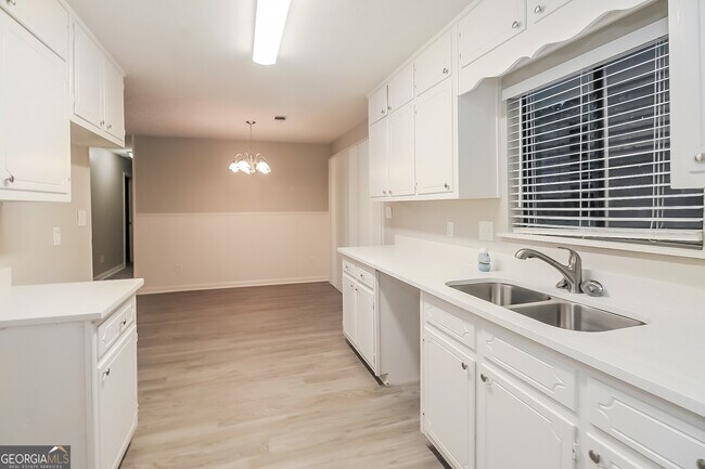 Building Photo - 10084 Silent Trail