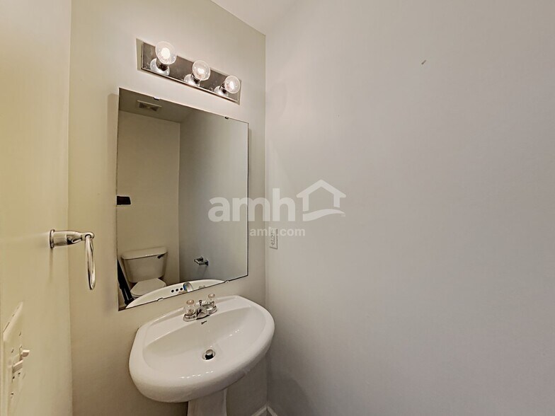 Building Photo - 6840 Horseback Ln