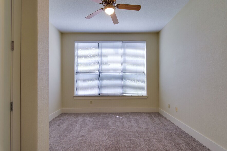 Building Photo - 2600 Hillsboro Pike