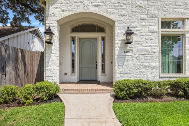 Building Photo - 6206 Piping Rock Ln