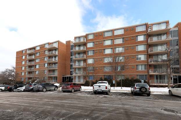 Building Photo - 2201 S Stewart Ave