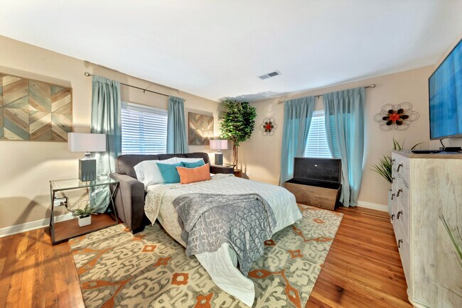 Building Photo - 4808 Woodhead St