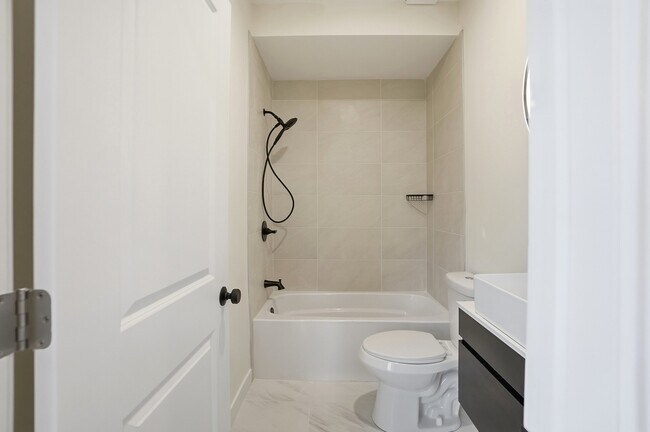 Building Photo - 412 St Clair Ave