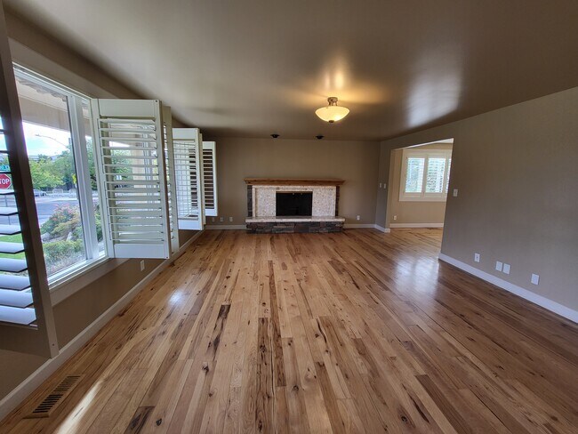 Living room-main floor-1 - 1905 Saint Marys Dr