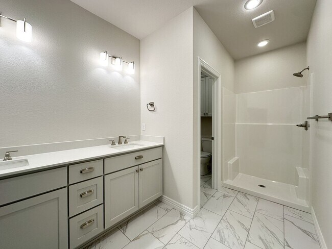 Building Photo - 4437 W Bronco Dr