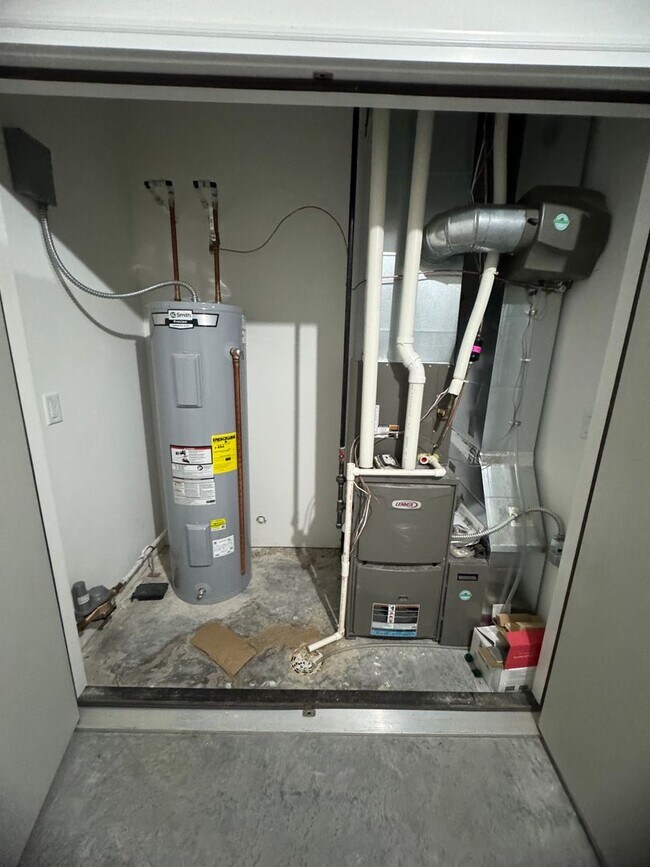 Building Photo - 2 Bedroom 2 bath Townhome in East Moline